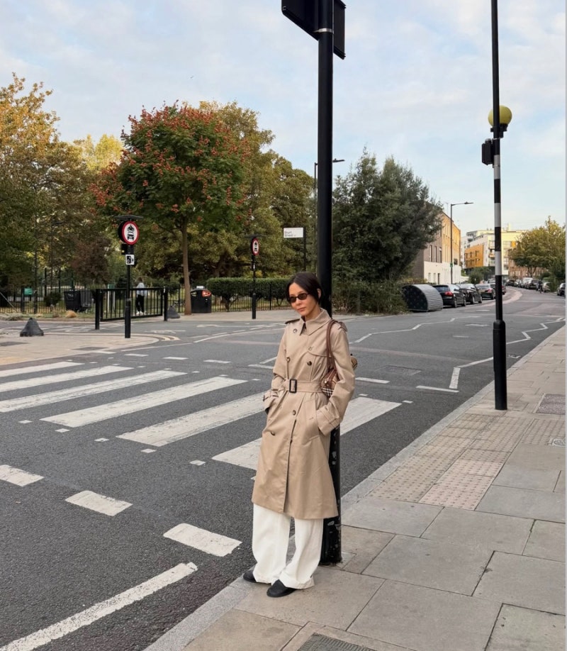 Kim Na-young's fashion, setting the mood with a trench coat—the formula for autumn styling.