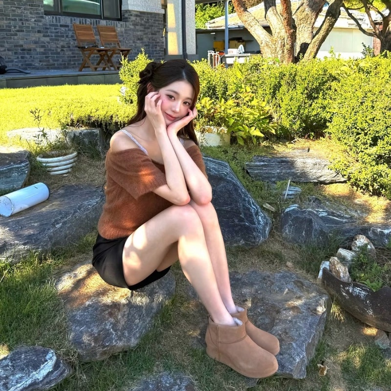 Jang Won-young's girlfriend look, where her 173cm height makes even low boots look like unbeatable proportions.