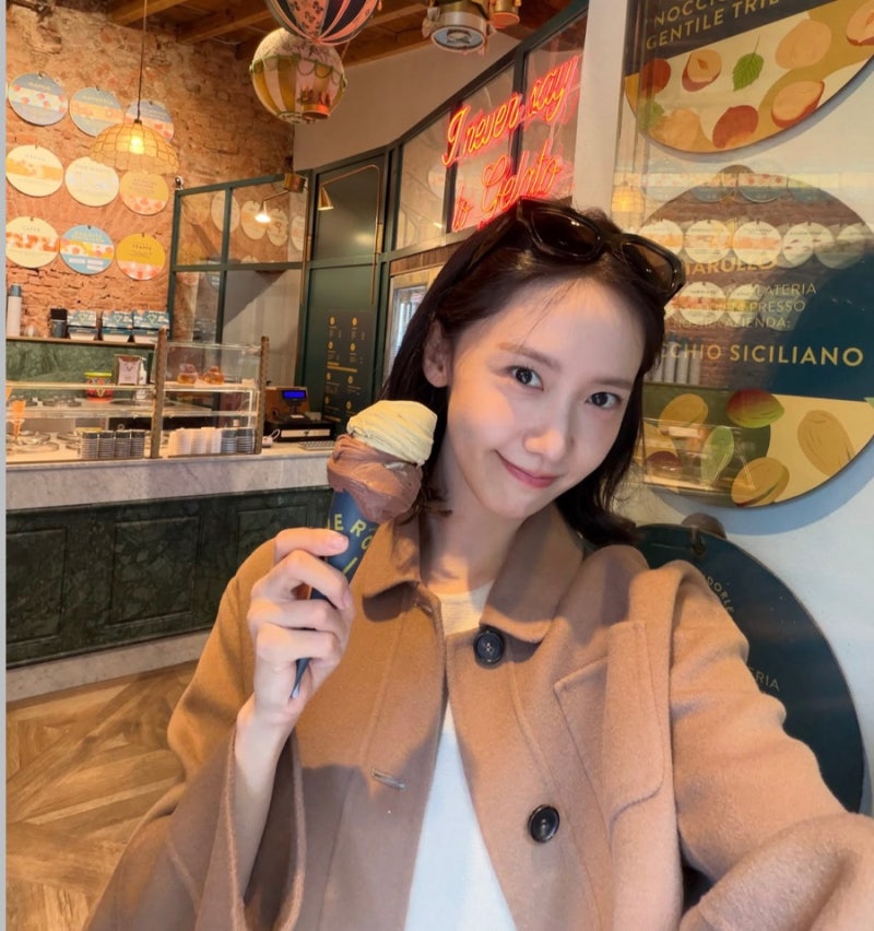 I never get tired of it... Yoona's work outfit, which is said to be even more stunning these days.