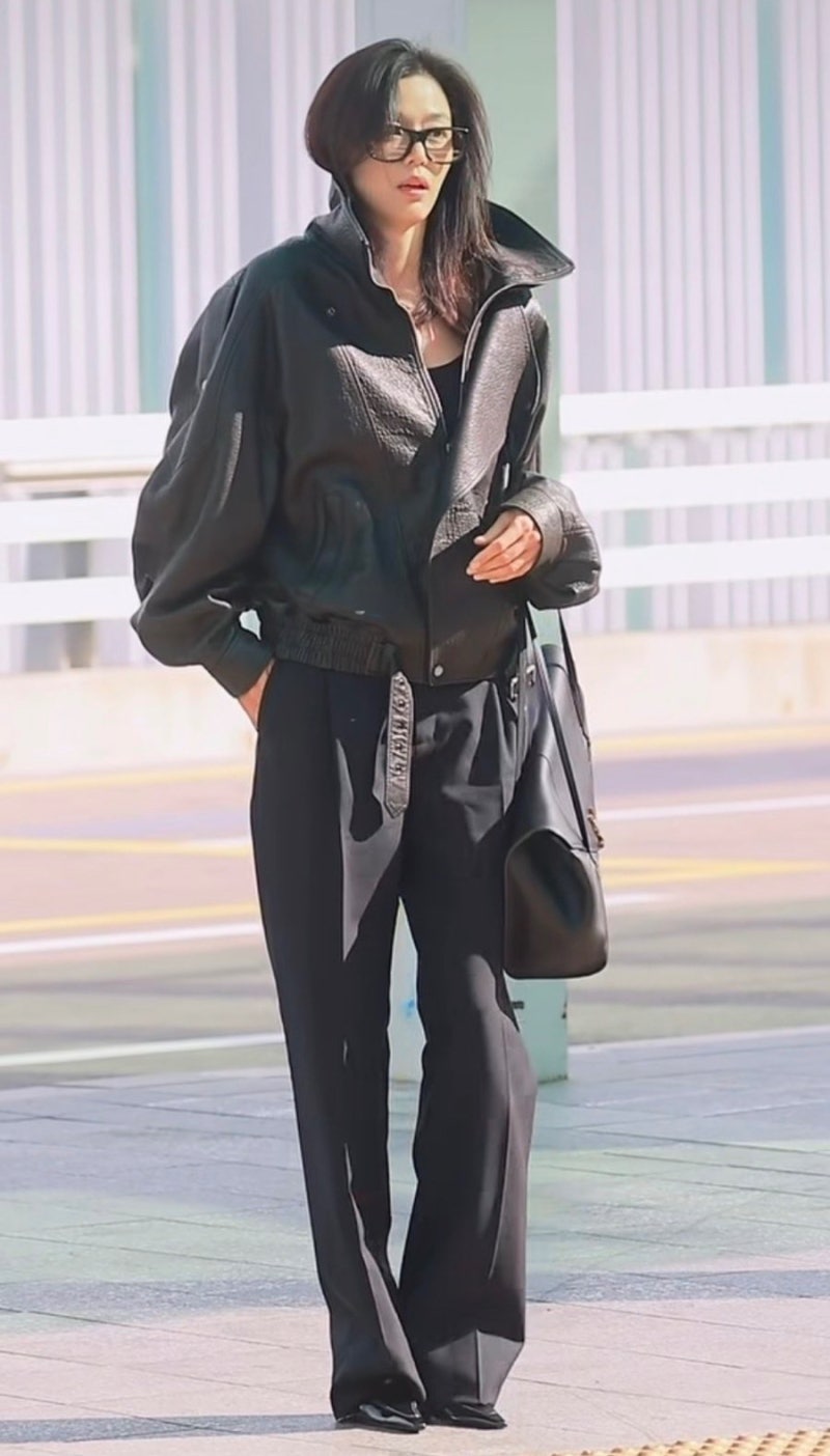 Jun Ji-hyun's airport fashion that looks stylish even without makeup when she really sets her mind to it.