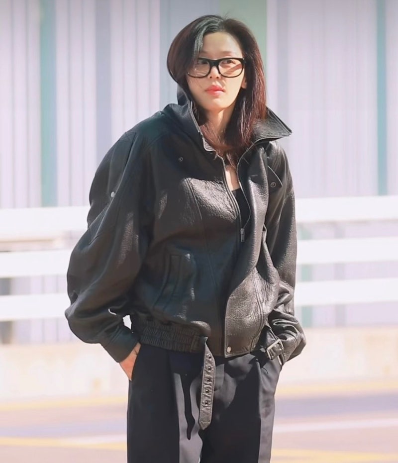 Jun Ji-hyun's airport fashion that looks stylish even without makeup when she really sets her mind to it.