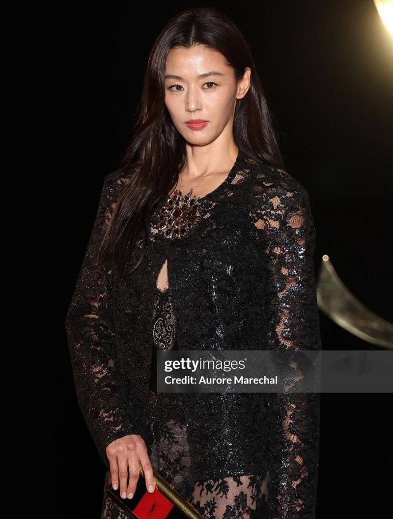 Even international celebrities were shocked... Jun Ji-hyun's see-through fashion is mind-blowing