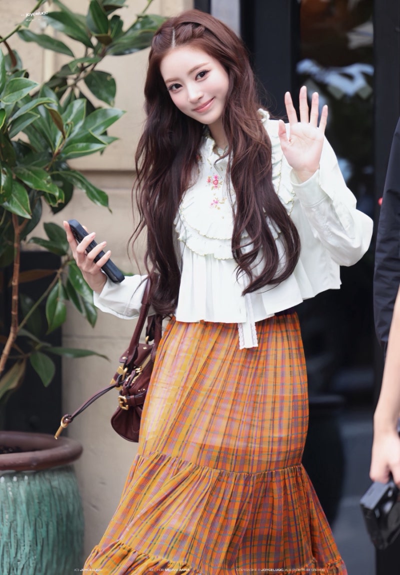 Thinked she was a doll... Celebrity fashion that left people speechless at her beauty