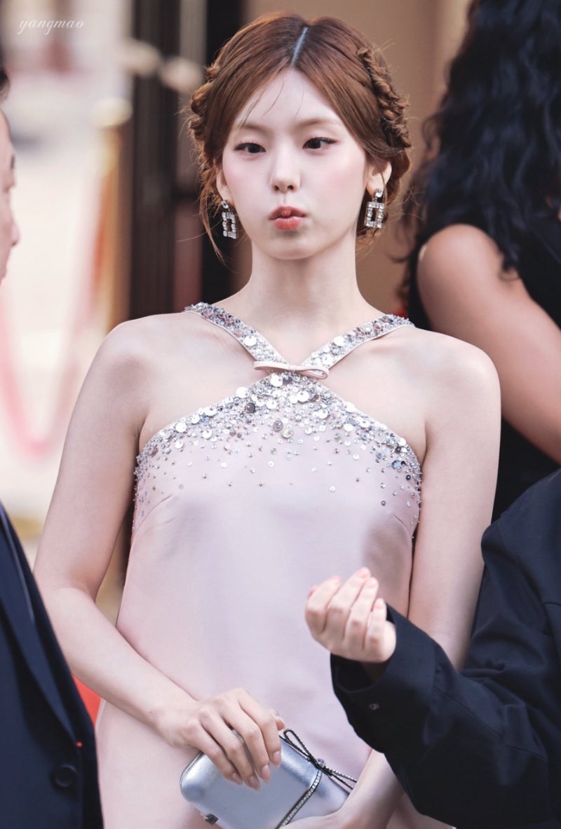The mini dress fashion that makes you become a fan...
