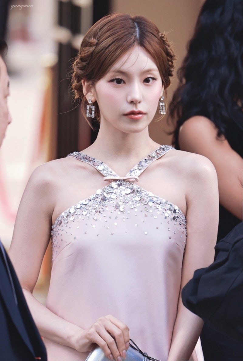 The mini dress fashion that makes you become a fan...