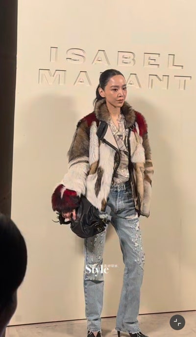 Sarah Kim makes an appearance... Shin Hye-sun's outerwear, where the luxurious fur jacket suited her perfectly.
