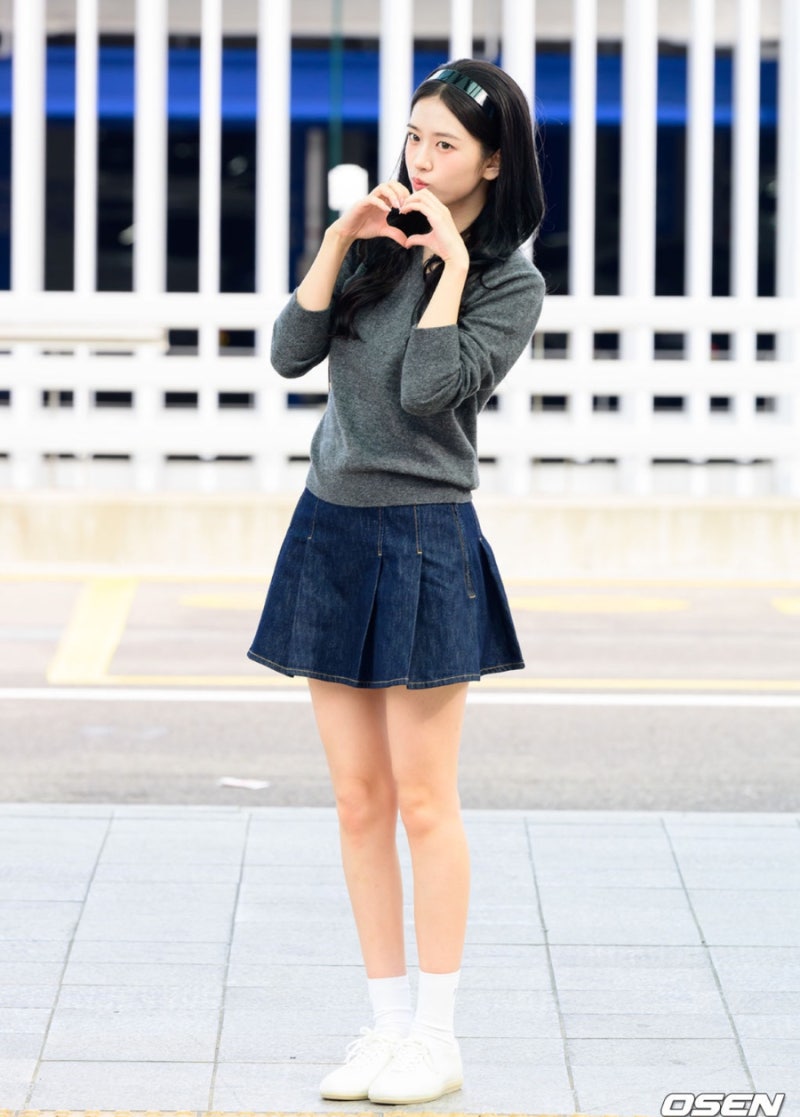 She's an idol in her 9th year since debut... Ahn Yu-jin's "girlfriend look," which is beautiful without being overdone.