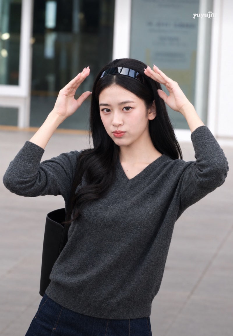 She's an idol in her 9th year since debut... Ahn Yu-jin's "girlfriend look," which is beautiful without being overdone.