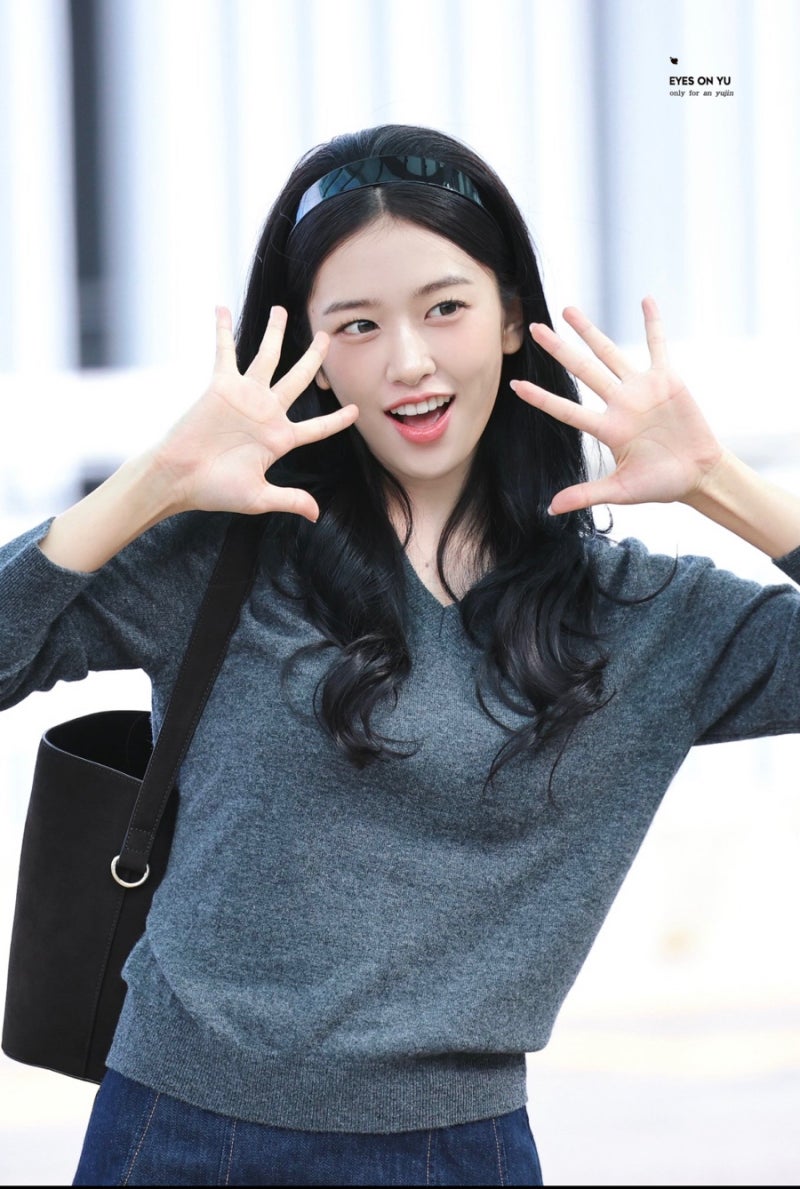 She's an idol in her 9th year since debut... Ahn Yu-jin's "girlfriend look," which is beautiful without being overdone.
