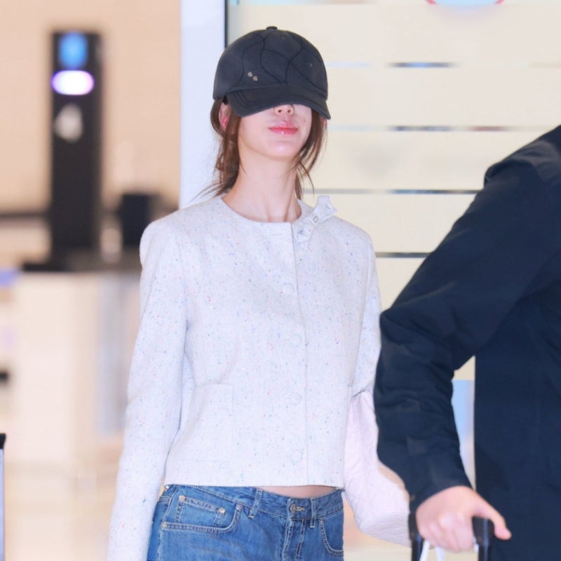 Controversy just from wearing a hat... Jang Won-young, whose face is practically invisible because she is so small