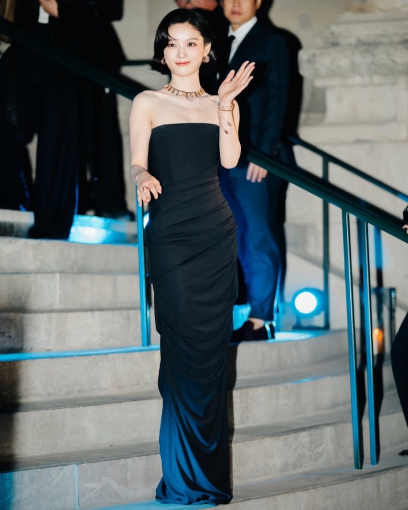 A celebrity who is 27 years old but has grown up elegantly, just as she was during her child actor days.