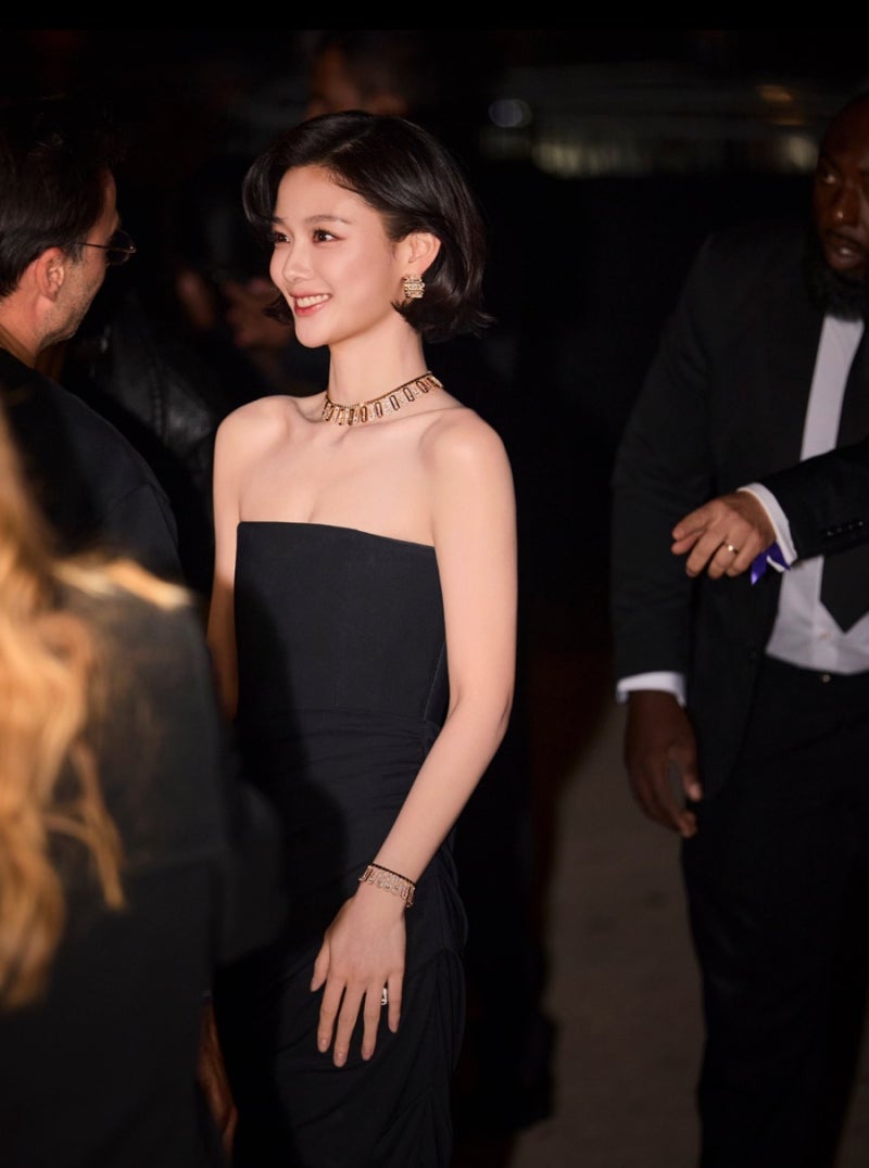 A celebrity who is 27 years old but has grown up elegantly, just as she was during her child actor days.