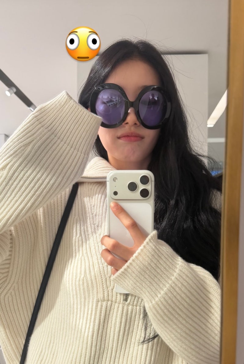Suzy's Hyundai Department Store Core Look... A daily look that caused quite a stir, just like the Celine show.