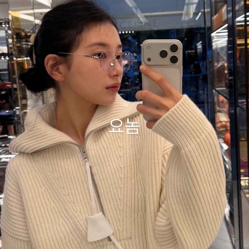 Suzy's Hyundai Department Store Core Look... A daily look that caused quite a stir, just like the Celine show.