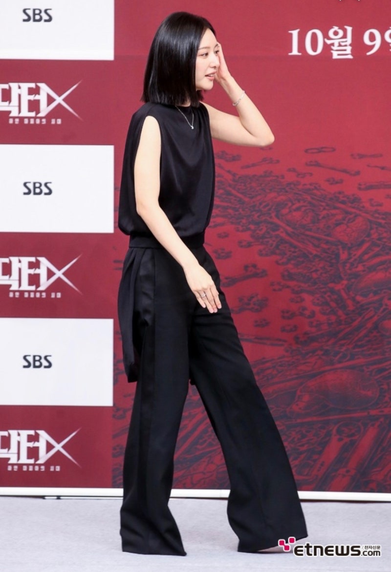 Stunning in person... blunt bob beauty celebrity fashion
