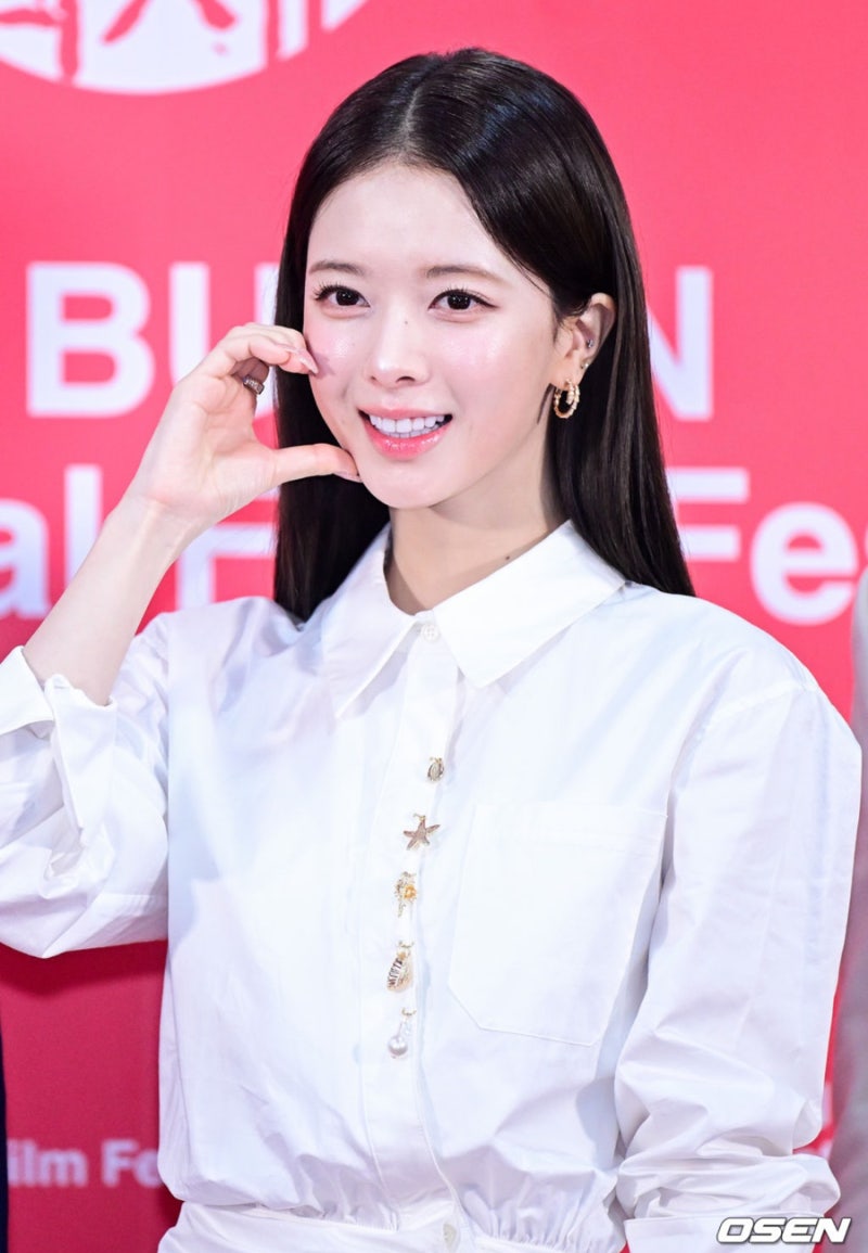 No Jeong-ui's fashion at the BIFF was so lovely that it actually got overshadowed.