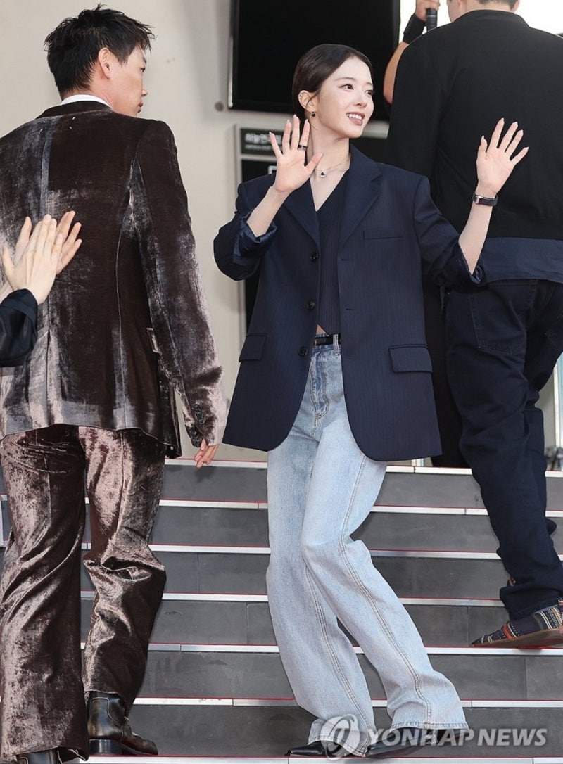 No Jeong-ui's fashion at the BIFF was so lovely that it actually got overshadowed.