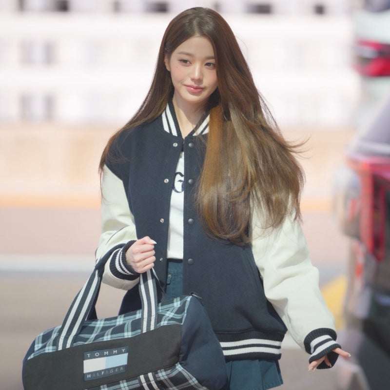 Jang Won-young's preppy airport fashion, exuding "queen bee" vibes.