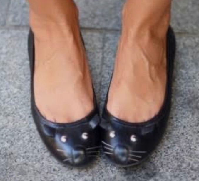The proportions are insane... Ahn Yu-jin's flat shoe fashion proving her 173cm height
