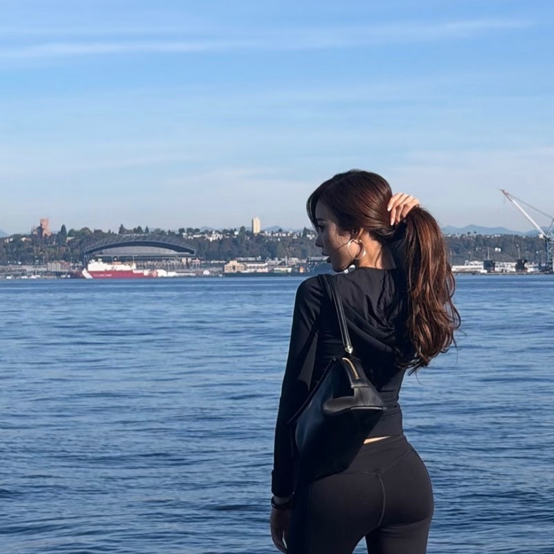 Bringing leggings back into fashion... Hot girl celebrity daily looks