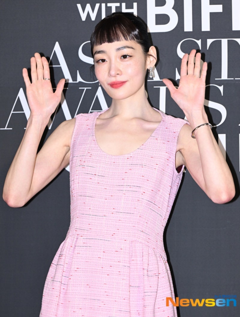 Kim Min-ha pulls off the notoriously difficult choppy bangs look adorably at the Busan International Film Festival.