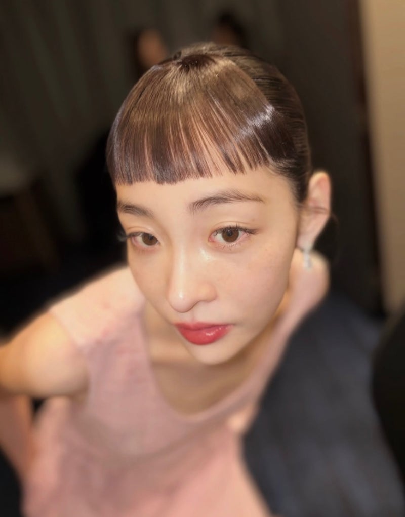 Kim Min-ha pulls off the notoriously difficult choppy bangs look adorably at the Busan International Film Festival.