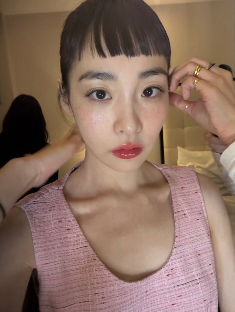 Kim Min-ha pulls off the notoriously difficult choppy bangs look adorably at the Busan International Film Festival.