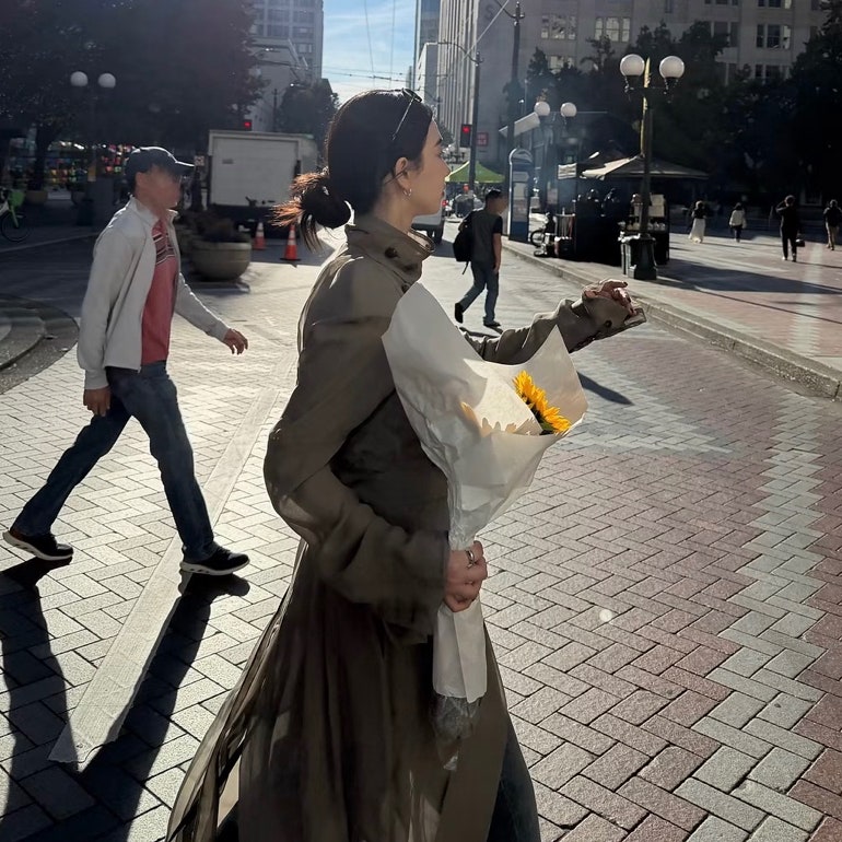 Karina's fashion is causing a sensation, claiming her autumn girlfriend look is perfect.