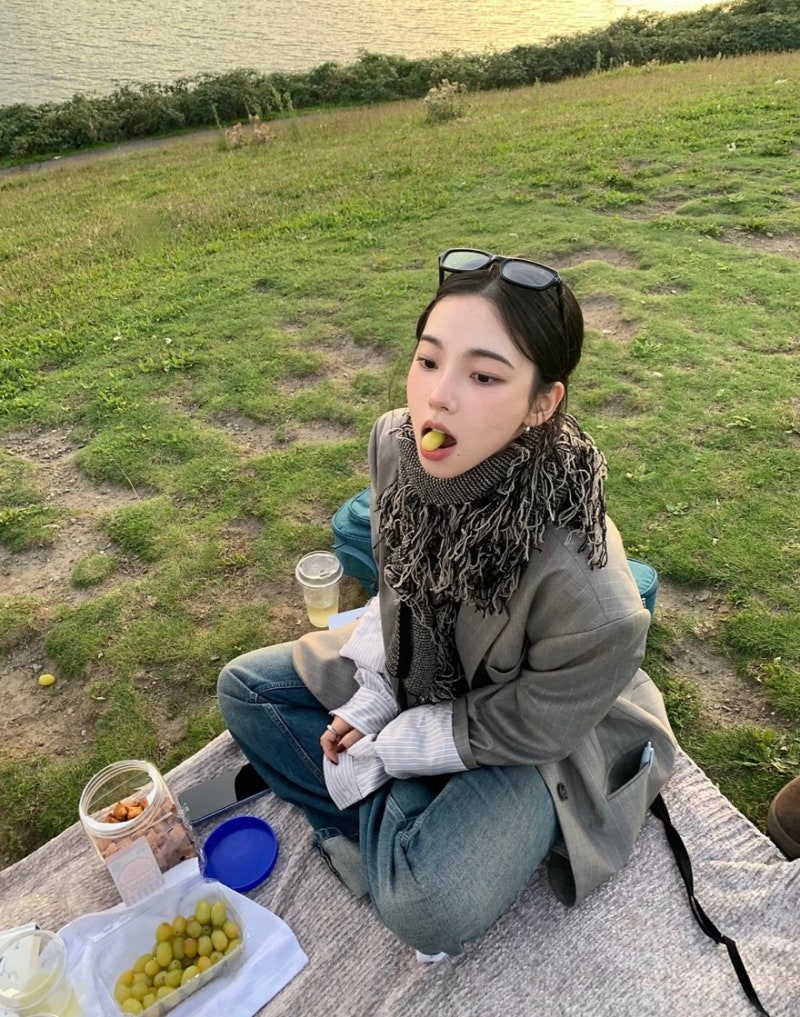 Karina's fashion is causing a sensation, claiming her autumn girlfriend look is perfect.