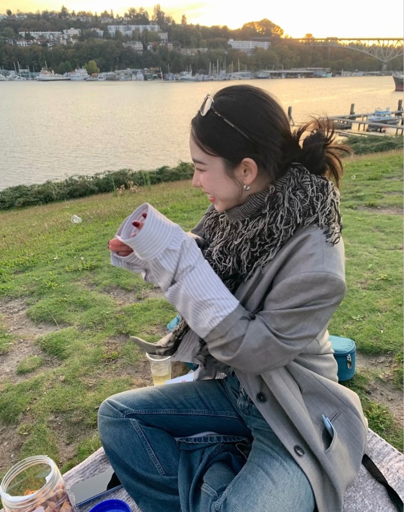 Karina's fashion is causing a sensation, claiming her autumn girlfriend look is perfect.