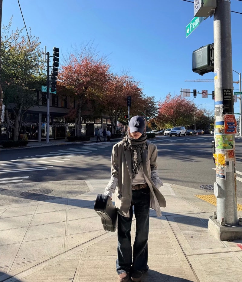 Karina's fashion is causing a sensation, claiming her autumn girlfriend look is perfect.