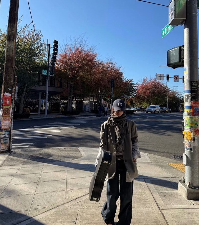 Karina's fashion is causing a sensation, claiming her autumn girlfriend look is perfect.