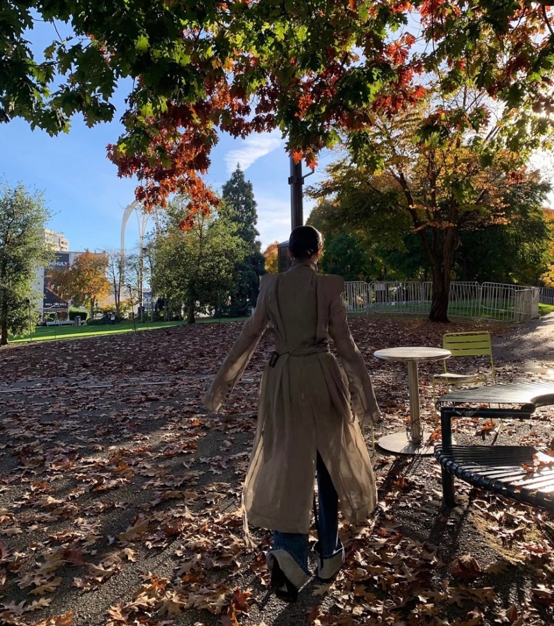 Karina's fashion is causing a sensation, claiming her autumn girlfriend look is perfect.