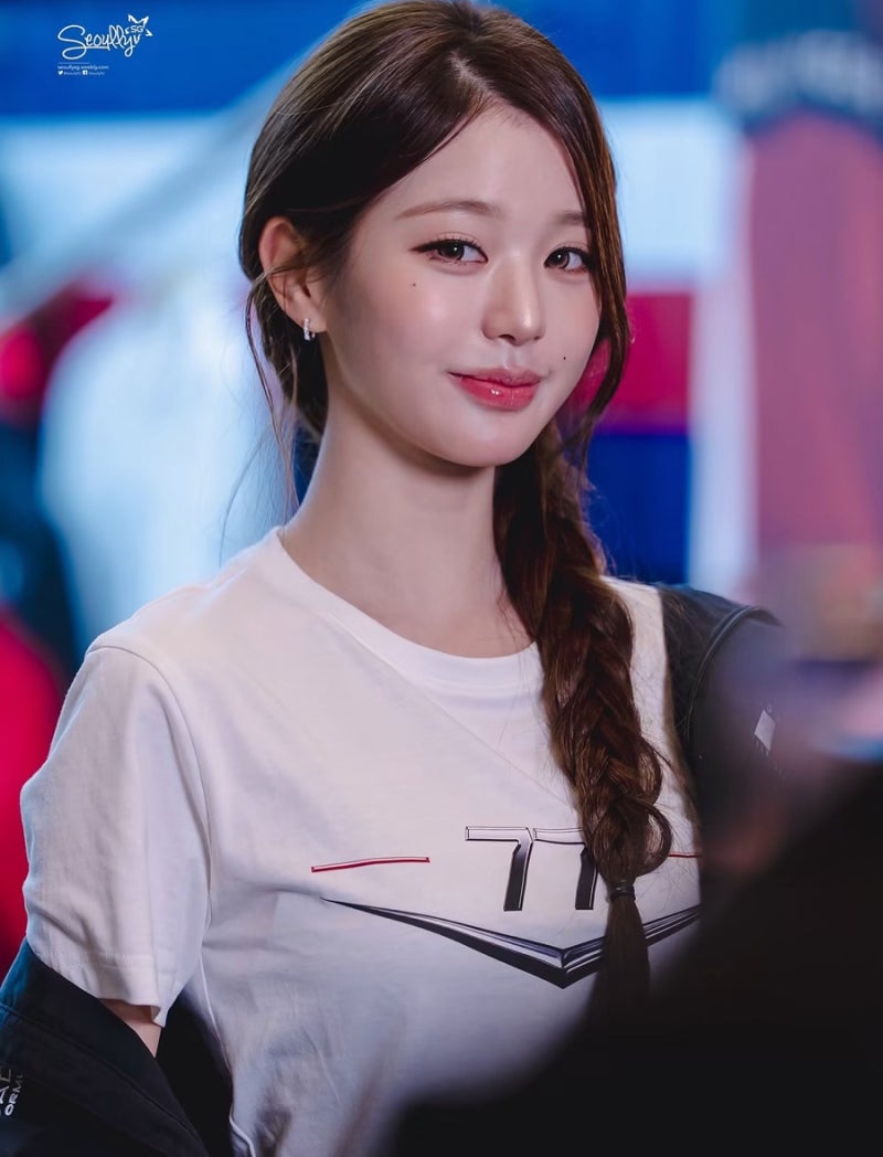 Jang Won-young's F1 fashion that completely crushed the 173cm proportions..