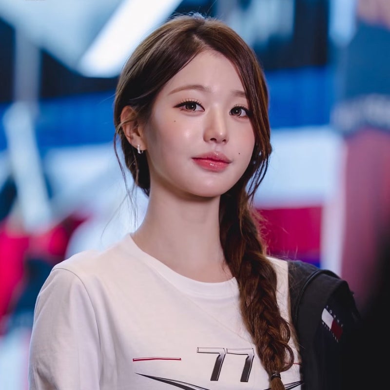 Jang Won-young's F1 fashion that completely crushed the 173cm proportions..