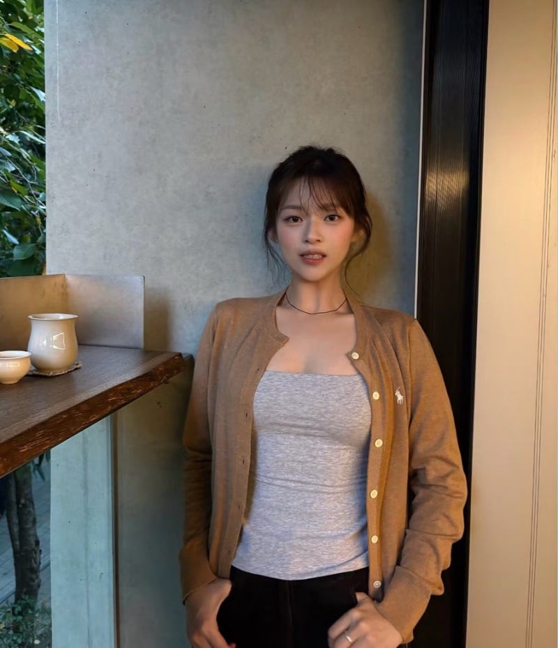 Celebrity cardigan fashion that gives off that early debut vibe after recovering health..