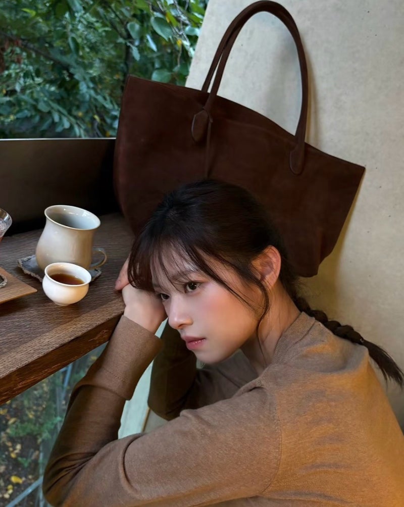 Celebrity cardigan fashion that gives off that early debut vibe after recovering health..