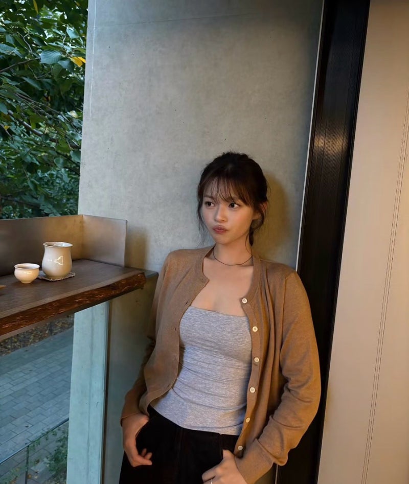 Celebrity cardigan fashion that gives off that early debut vibe after recovering health..