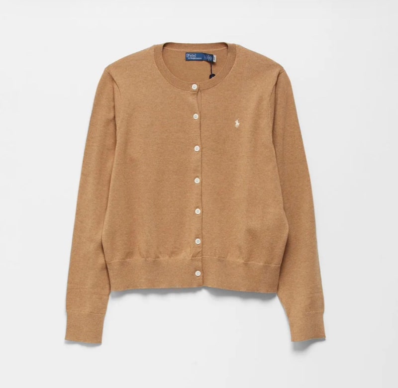 Celebrity cardigan fashion that gives off that early debut vibe after recovering health..