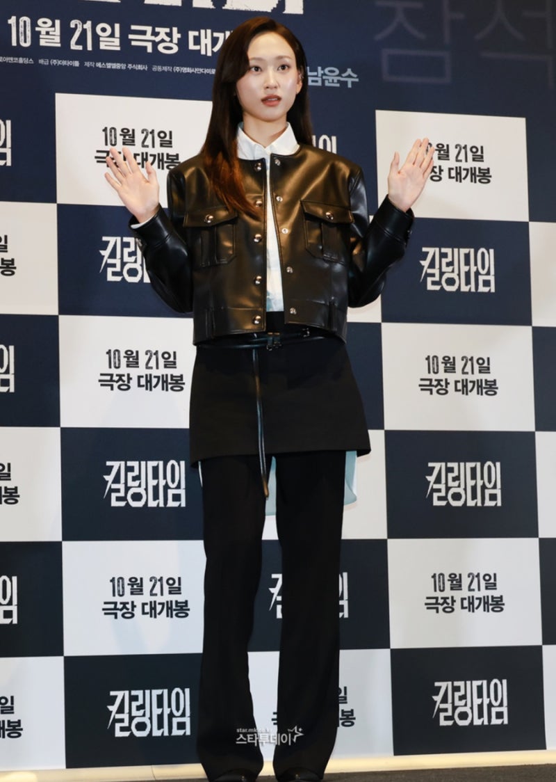 Deok-sun's older sister, whose beauty is said to be booming these days... premiere fashion