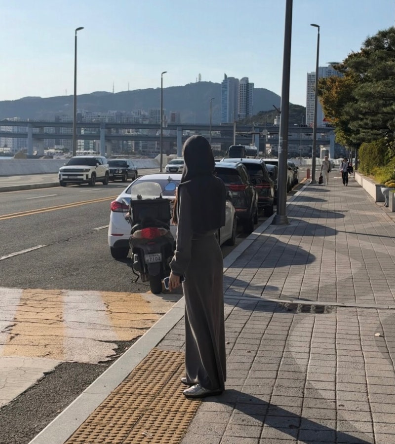 I thought the Hyundai Department Store core look was expensive... but celebrity knit fashion was unexpectedly cheap