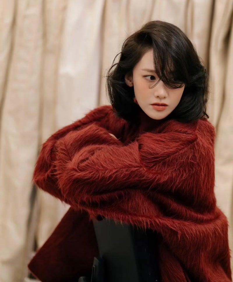 Celebrity fashion that says they are in their late 30s but still have the face from their debut.