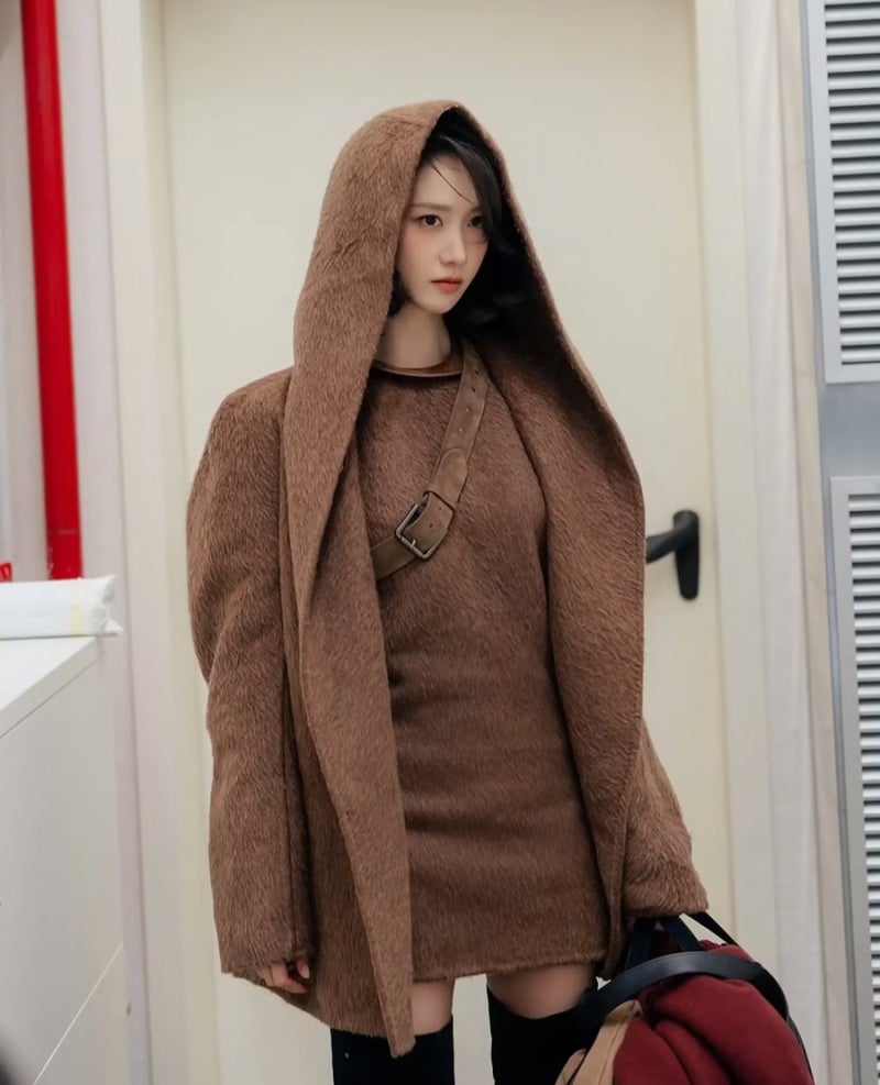 Celebrity fashion that says they are in their late 30s but still have the face from their debut.