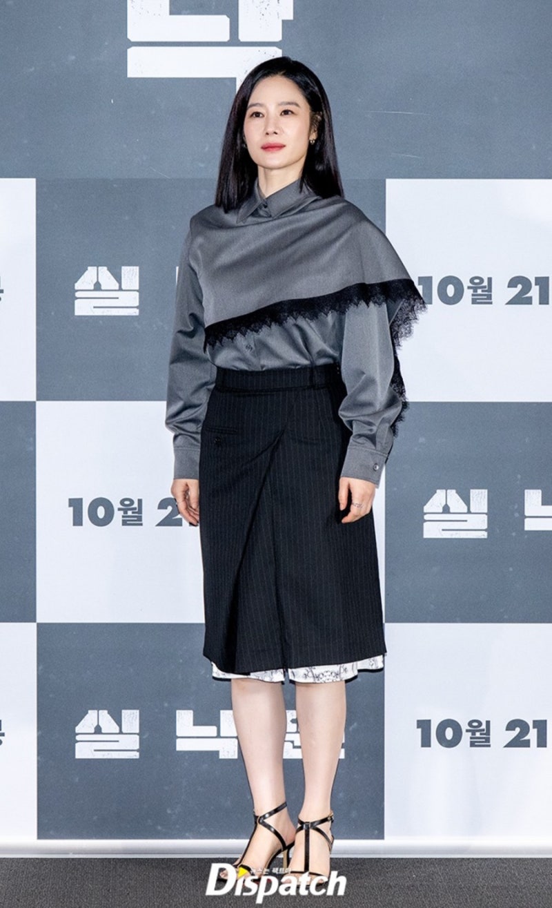 It's a 'madam look'... but the celebrity two-piece look that made her look like a goddess of atmosphere.