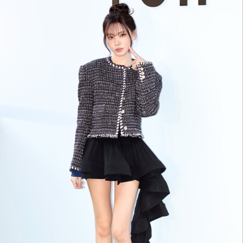 The proportions were on another level... Celebrity girlfriend pic fashion