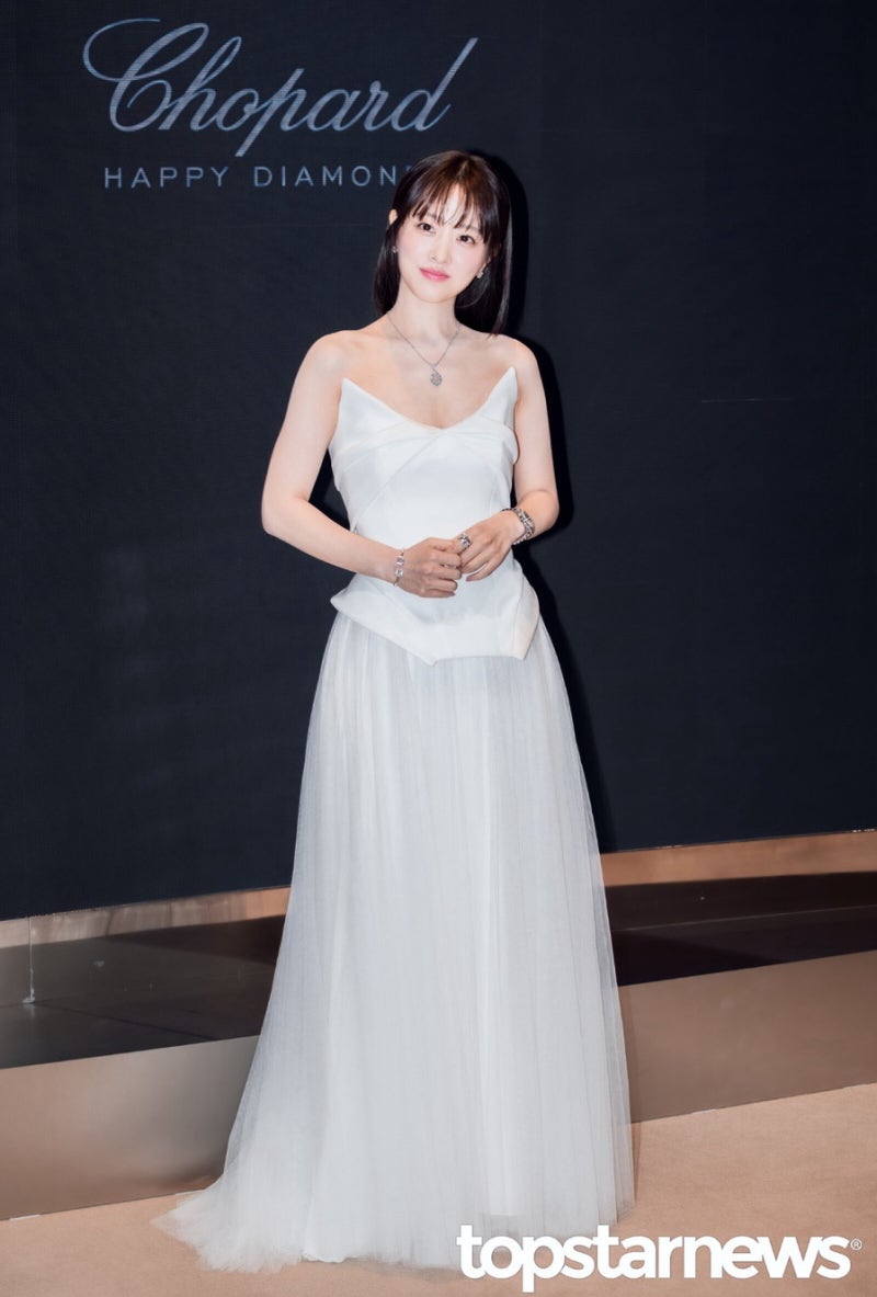 Park Bo-young's dress fashion, who seems like she doesn't age even though she's in her late 30s