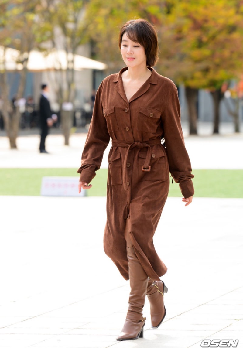 Unbelievable that she is 60... Kim Sung-ryung's dress fashion