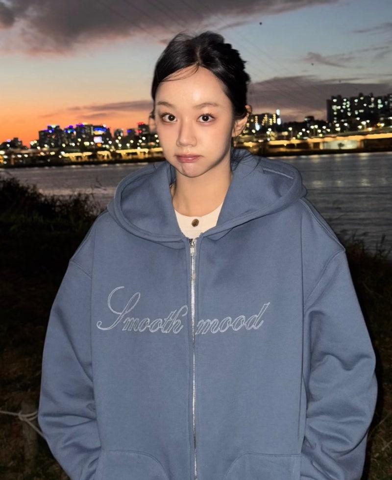 Hyeri's daily look hoodie fashion, said to have a face-slimming angle...