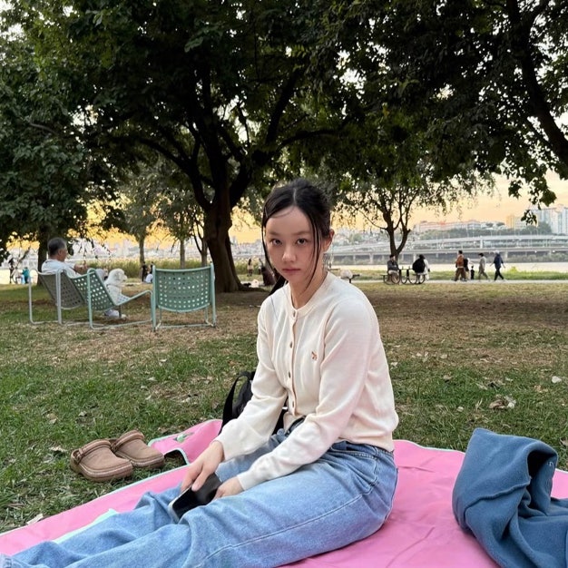 Hyeri's daily look hoodie fashion, said to have a face-slimming angle...
