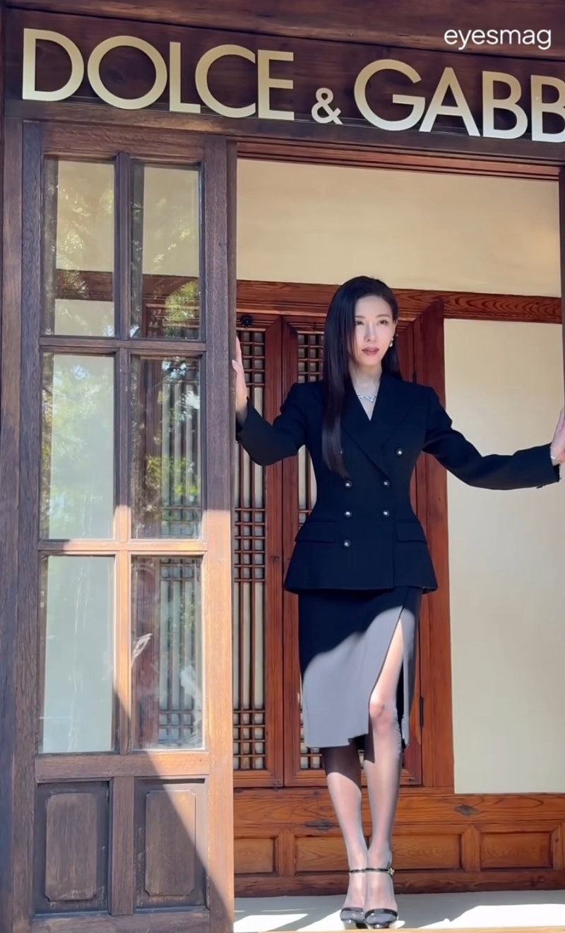 No filter on... Celebrity fashion that makes you realize youthful beauty at 49